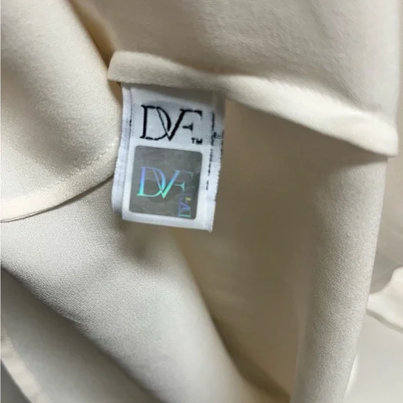 Diane van Fulstberger Elegant Cream Lace Blouse - Picture 7 of 8